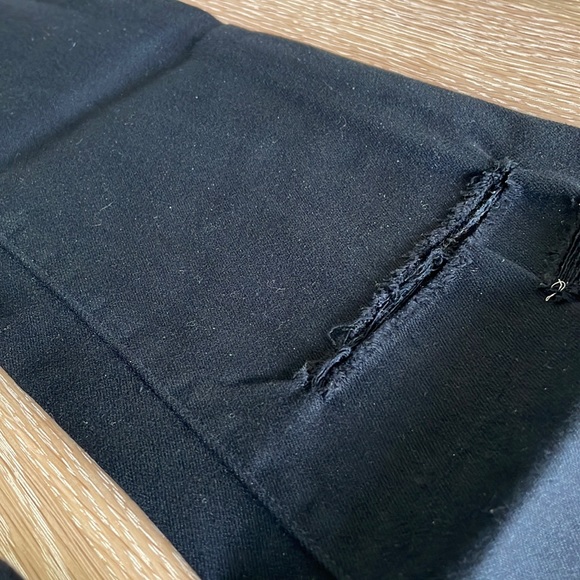 ✨Closet Clearout Flash Sale✨
Uniqlo Black Jeans Women - Picture 6 of 8